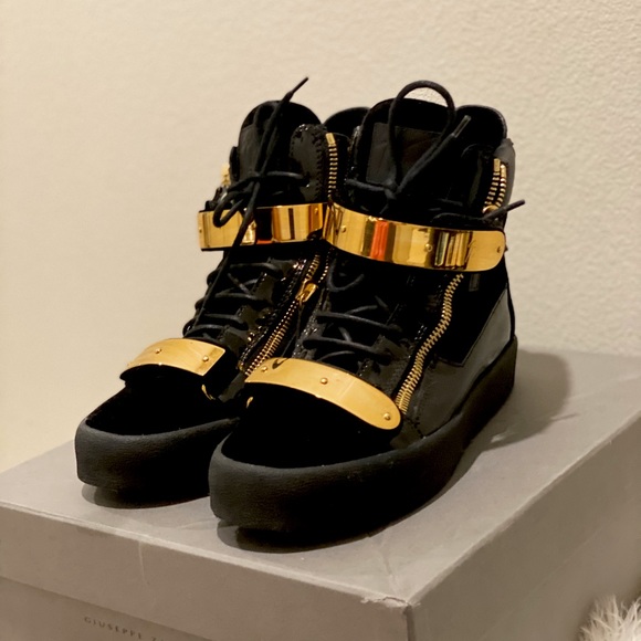 Giuseppe Zanotti
Coby velvet hi-top sneakers - Picture 2 of 9